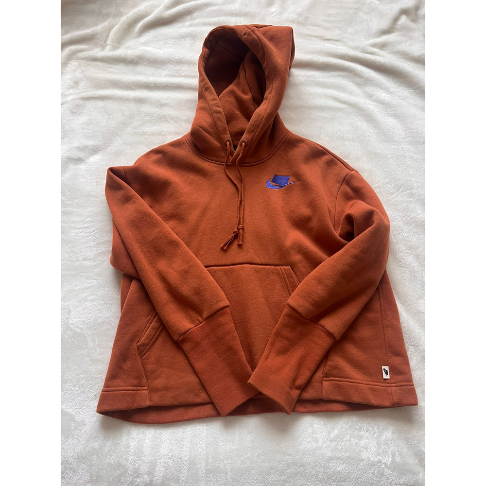 Nike Coffee Hoodie – Timeless Style with a Vintage Edge